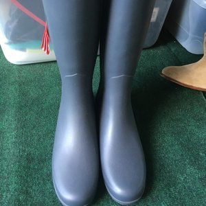 New without box, refined hunter knee boots